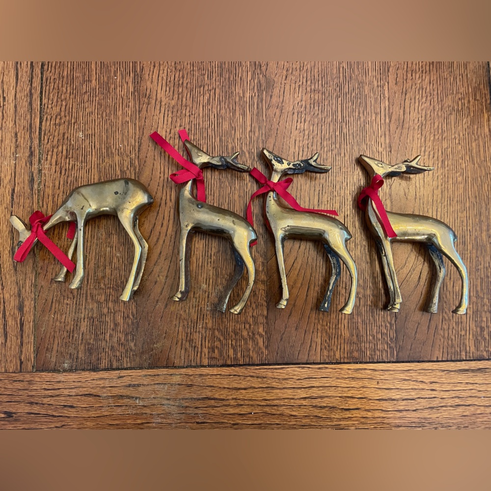 Set of 8 brass reindeer